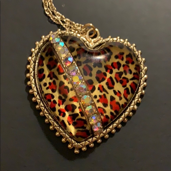 Betsey Johnson Necklace - Picture 5 of 7